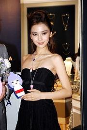 隆胸的明星网红有哪些,揭秘那些大胆尝试的明星网红