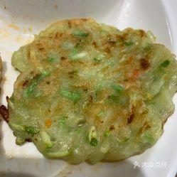 今日特色美食瓜花饼图片,夏日里的清新美味，传统与现代的完美融合