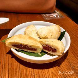 今日特色美食瓜花饼图片,夏日里的清新美味，传统与现代的完美融合