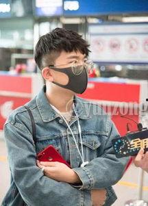 接机明星网红是谁呀图片,人气爆棚引围观