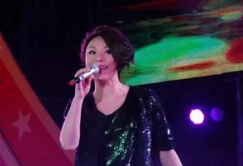 接商演的明星网红,闪耀舞台魅力无限