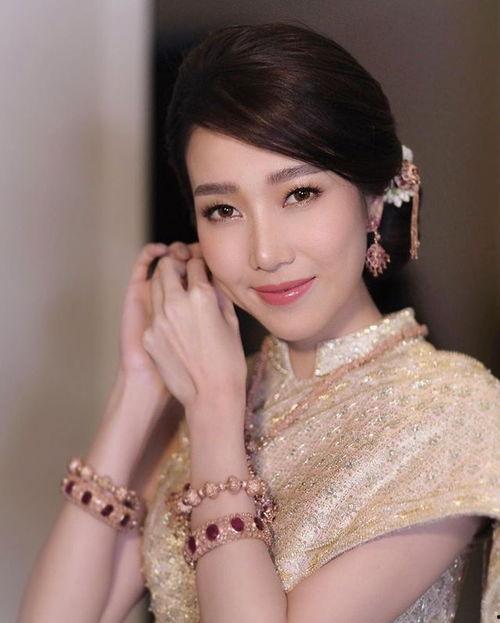 戒指明星网红是谁,揭秘戒指明星网红背后的魅力人生