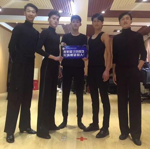 今日吃瓜群众报道最新,吃瓜群众聚焦最新事件，揭秘幕后真相