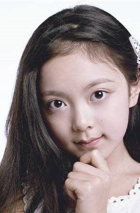 明星网红小鞠简介资料,从网红到明星，她的蜕变之路