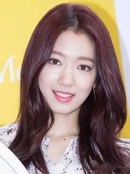 粉色发色明星网红图片,揭秘粉色发色明星网红的时尚风采