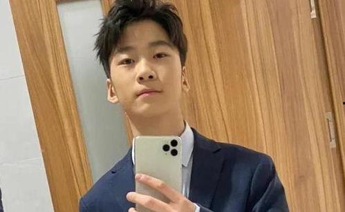 明星网红爸爸简介照片高清,网红爸爸的时尚魅力与育儿智慧